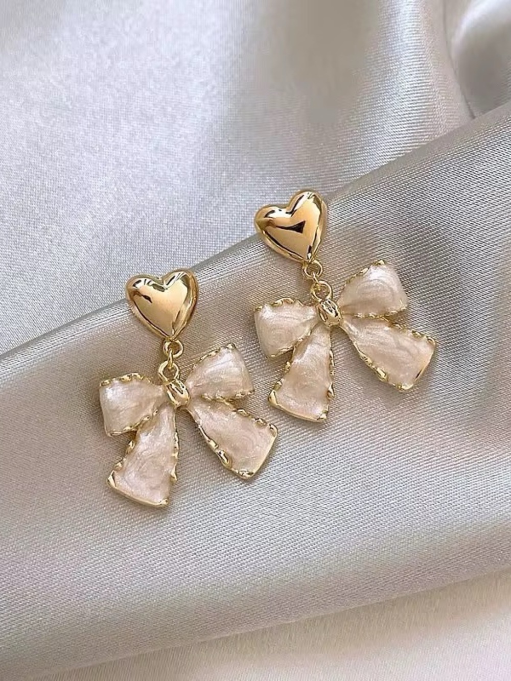 ***Dainty Gold Heart & Cream Bow Drop Earrings